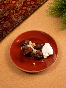 Kayısı-Tatlısı Kaymaklı-Apricots-Poached-in-Syrup-with Walnuts and Cream